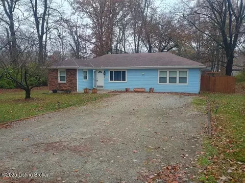 6916 Triangle Dr, Louisville, KY 40214