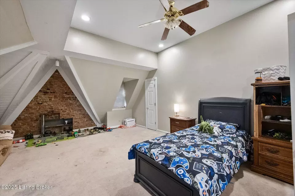 Bedroom - 9717 Eminence Pike, Shelbyville, KY 40065 photo 5 of 8