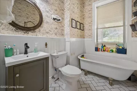 Bath - 9717 Eminence Pike, Shelbyville, KY 40065 photo 1 of 5