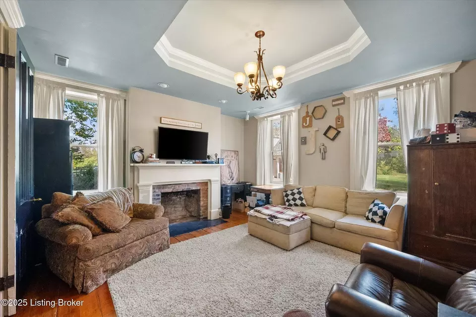 Living - 9717 Eminence Pike, Shelbyville, KY 40065 photo 5 of 6