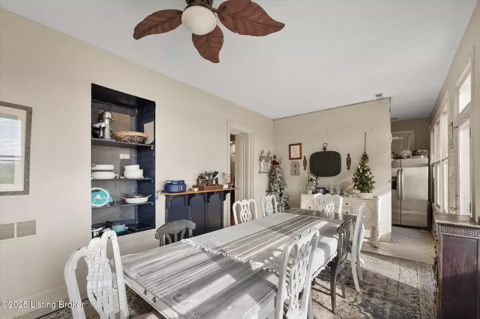 Dining - 9717 Eminence Pike, Shelbyville, KY 40065 photo 4 of 5