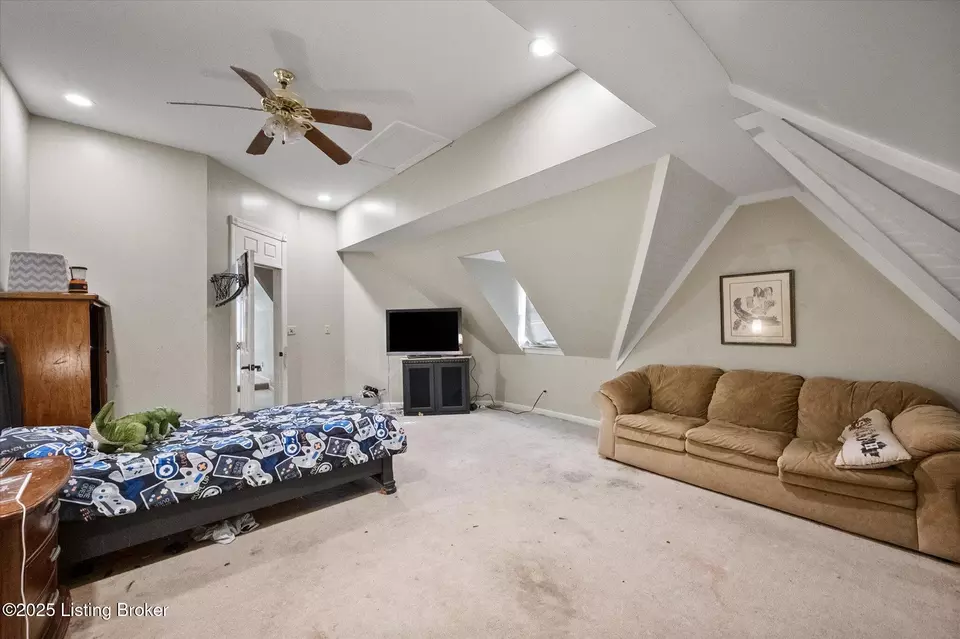 Bedroom - 9717 Eminence Pike, Shelbyville, KY 40065 photo 6 of 8