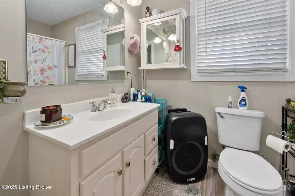Bath - 9717 Eminence Pike, Shelbyville, KY 40065 photo 3 of 5