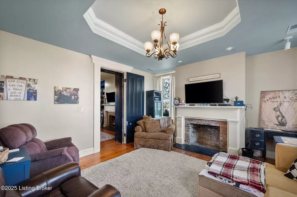 Living - 9717 Eminence Pike, Shelbyville, KY 40065 photo 4 of 6