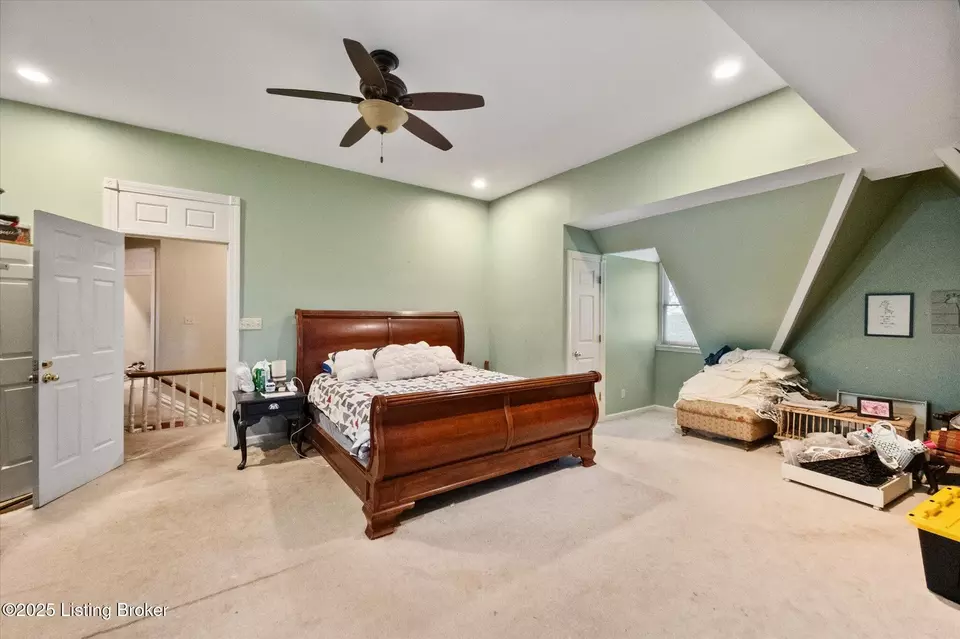Bedroom - 9717 Eminence Pike, Shelbyville, KY 40065 photo 3 of 8