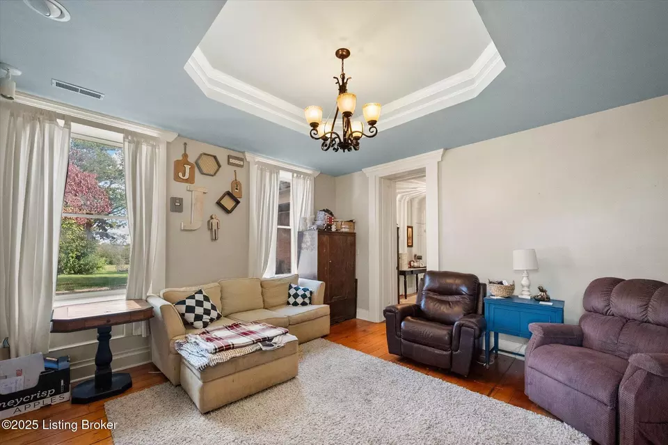 Living - 9717 Eminence Pike, Shelbyville, KY 40065 photo 6 of 6