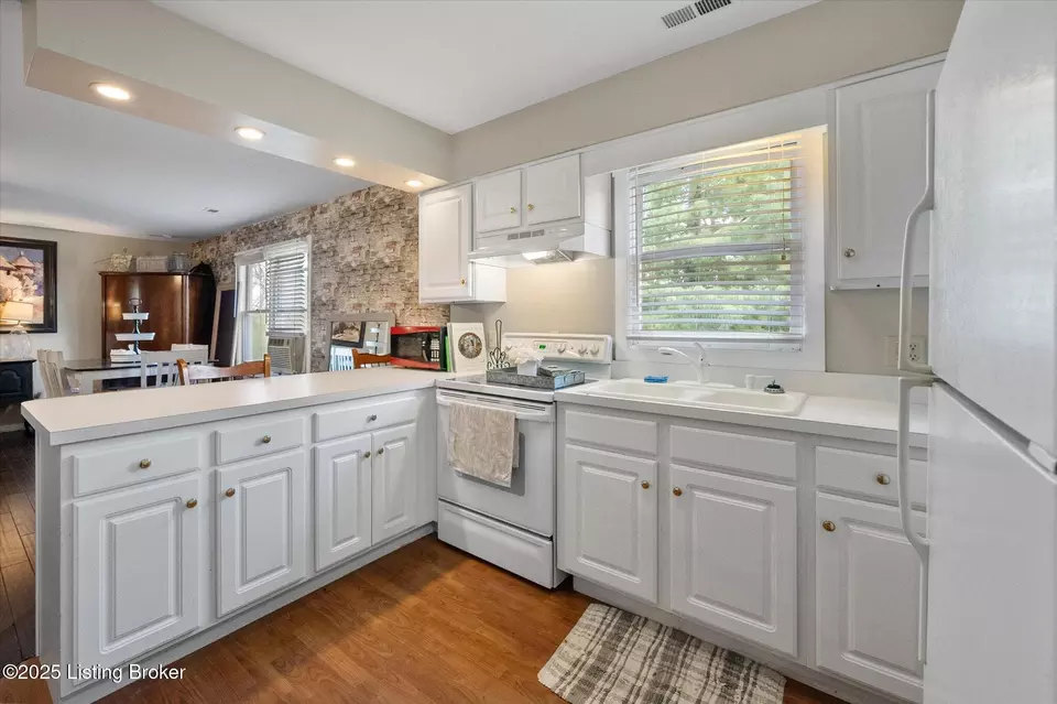 Kitchen - 9717 Eminence Pike, Shelbyville, KY 40065 photo 8 of 8