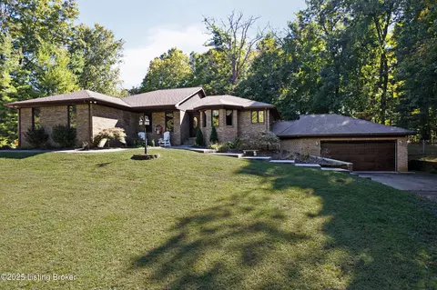 306 Forest Trce, Radcliff, KY 40160