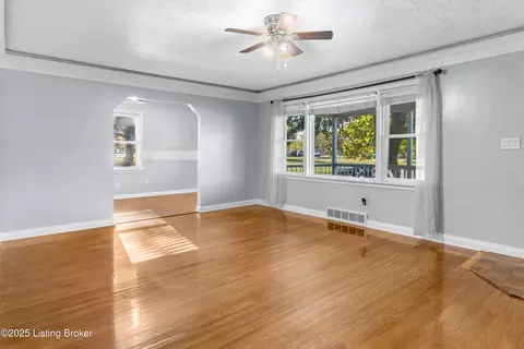 3409 Lees Ln, Louisville, KY 40216