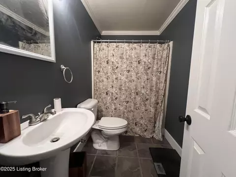 Bath - 442 Oakwood Cir, Pendleton, KY 40055 photo 4 of 4