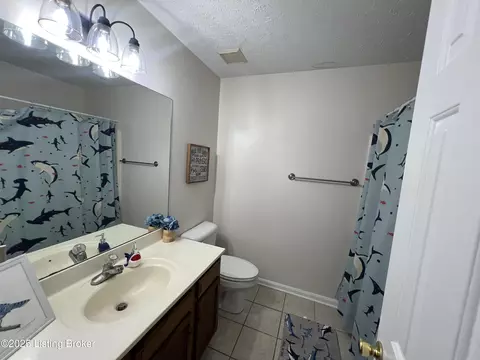 Bath - 442 Oakwood Cir, Pendleton, KY 40055 photo 2 of 4