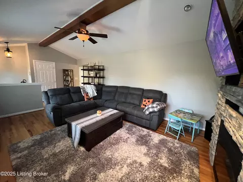 Living - 442 Oakwood Cir, Pendleton, KY 40055 photo 2 of 4