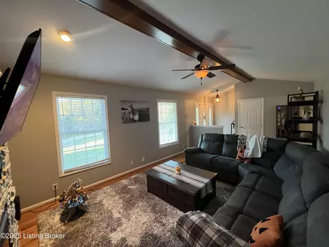 Living - 442 Oakwood Cir, Pendleton, KY 40055 photo 3 of 4