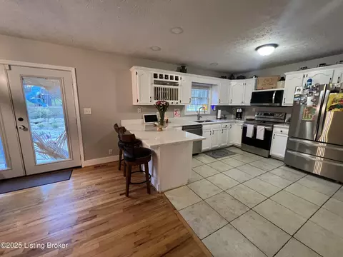 Kitchen - 442 Oakwood Cir, Pendleton, KY 40055 photo 3 of 3