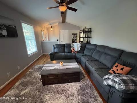Living - 442 Oakwood Cir, Pendleton, KY 40055 photo 4 of 4