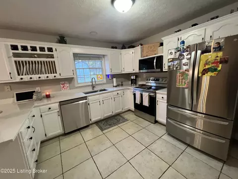 Kitchen - 442 Oakwood Cir, Pendleton, KY 40055 photo 1 of 3