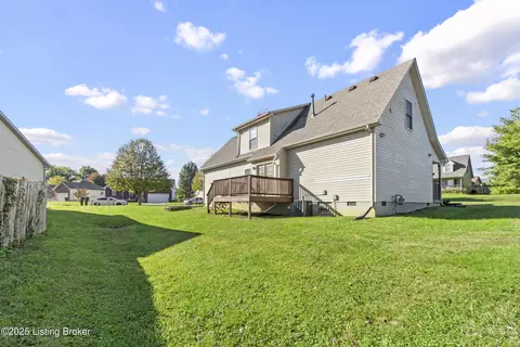 Exterior - 108 E Aulbern Dr, Mount Washington, KY 40047 photo 2 of 4