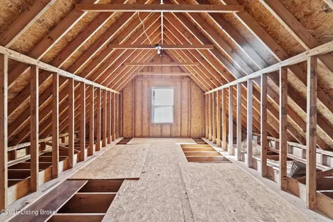Entry Way - 108 E Aulbern Dr, Mount Washington, KY 40047 photo 2 of 3