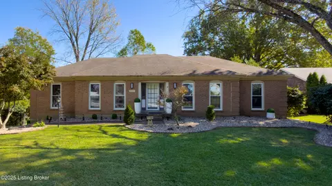 8311 Pine Grove Ct, Louisville, KY 40214