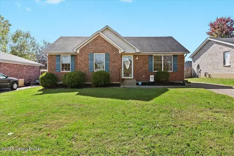 290 E Aulbern Dr, Mount Washington, KY 40047