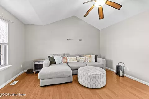 290 E Aulbern Dr, Mount Washington, KY 40047 photo 6