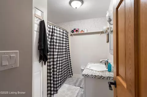 Bath - 63 Fox Run Rd, Pendleton, KY 40055 photo 1 of 3