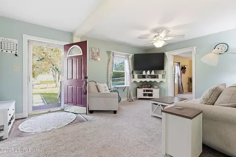 Entry Way - 285 Peachtree St, Upton, KY 42784 photo 2 of 4