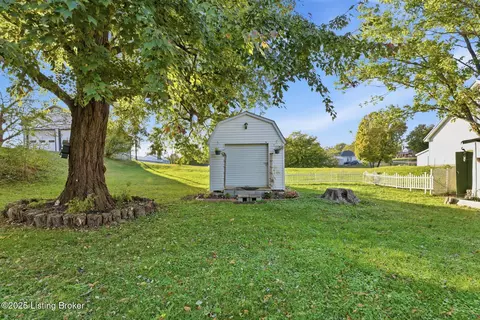 Exterior - 285 Peachtree St, Upton, KY 42784 photo 8 of 22
