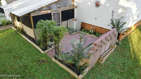 Exterior - 285 Peachtree St, Upton, KY 42784 photo 4 of 22
