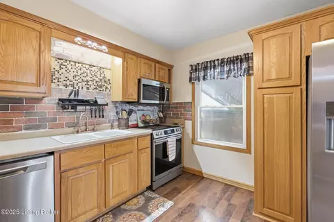 Kitchen - 285 Peachtree St, Upton, KY 42784 photo 3 of 5
