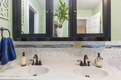 Bath - 285 Peachtree St, Upton, KY 42784 photo 4 of 5