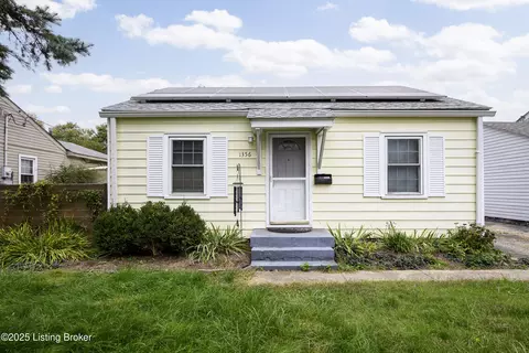 1356 Trinity Park Dr, Louisville, KY 40213