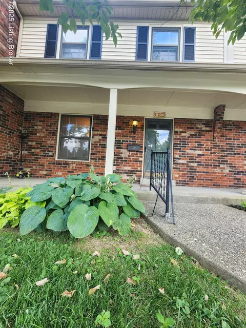 8136 Lake Ter, Louisville, KY 40222