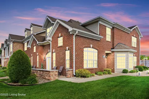 10201 Lark Meadow Dr, Louisville, KY 40291