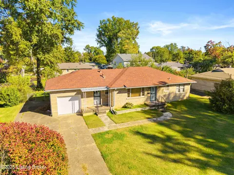 1925 Farrington Dr, Louisville, KY 40216
