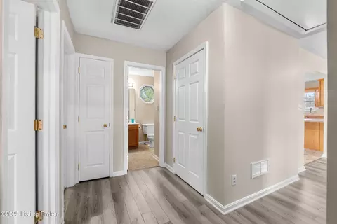 Entry Way - 180 E Aulbern Dr, Mount Washington, KY 40047 photo 2 of 2