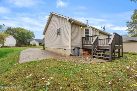 Exterior - 180 E Aulbern Dr, Mount Washington, KY 40047 photo 3 of 3