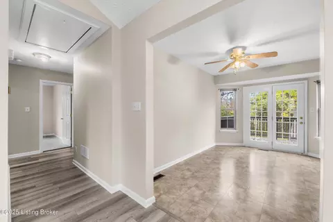 Entry Way - 180 E Aulbern Dr, Mount Washington, KY 40047 photo 1 of 2