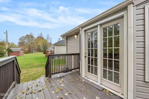 Exterior - 180 E Aulbern Dr, Mount Washington, KY 40047 photo 2 of 3