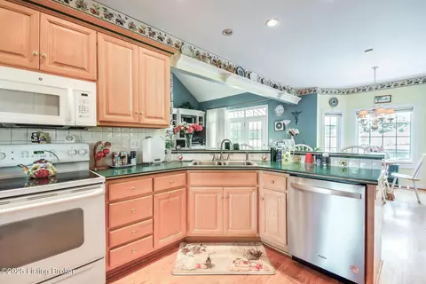 Kitchen - 407 Stanton Way, Pendleton, KY 40055 photo 3 of 7