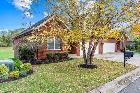 2023 Eagles Landing Dr, La Grange, KY 40031