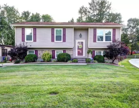 7006 Honiasant Rd, Louisville, KY 40214