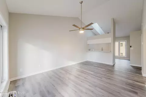 412 Ledgeview Park Dr, Louisville, KY 40206