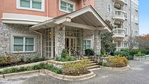 1409 Mockingbird Terrace Dr UNIT 104, Louisville, KY 40207