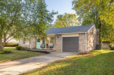 4715 Lunenburg Dr, Louisville, KY 40245