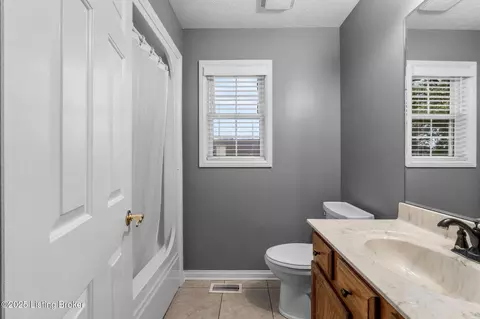 Bath - 172 Kevin Pl, Mount Washington, KY 40047 photo 1 of 3