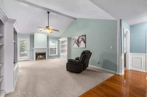 Living - 172 Kevin Pl, Mount Washington, KY 40047 photo 4 of 4