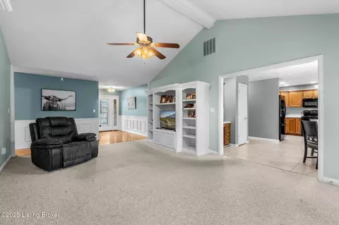 Living - 172 Kevin Pl, Mount Washington, KY 40047 photo 2 of 4