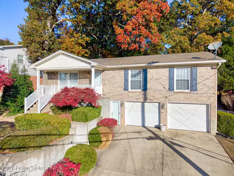 2213 High Pine Dr, Louisville, KY 40214