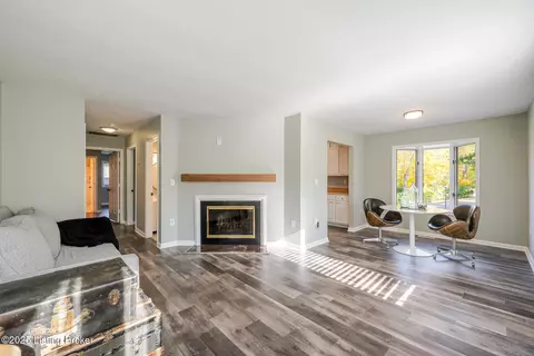5560 Forest Lake Dr, Prospect, KY 40059